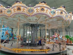 龍之盈游樂設備24座豪華轉馬安裝調試看的到！