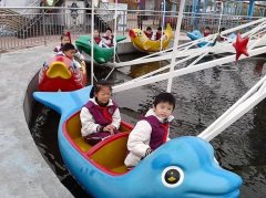 長見識了_海豚戲水游樂設備原來如此受小朋友歡迎