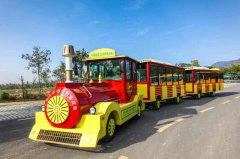 如果生活有煩惱，就去坐下觀光小火車散散心吧