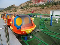 兒童在玩戶外休閑游樂(lè)設(shè)備時(shí)應(yīng)采取哪些安全預(yù)防措施？