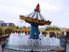 游樂(lè)園讓孩子健康快樂(lè)成長(zhǎng)